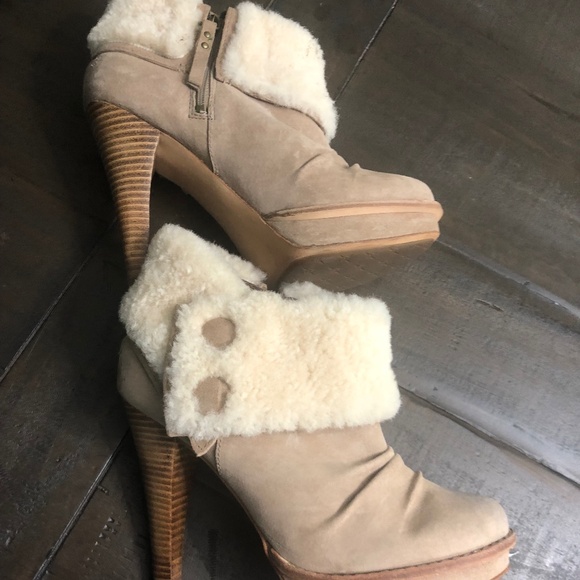 UGG ankle women’s boots - Picture 1 of 16